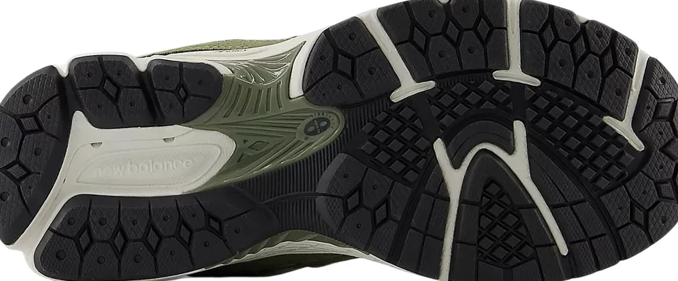 2002 Sneaker - Big Kids