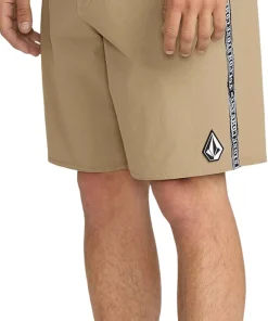 Command Mod-Tech Boardshorts 18